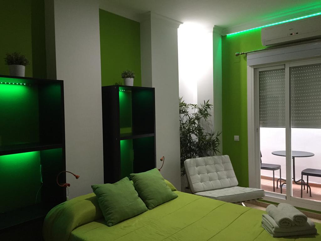 Apartamentos Gold Málaga Oda fotoğraf