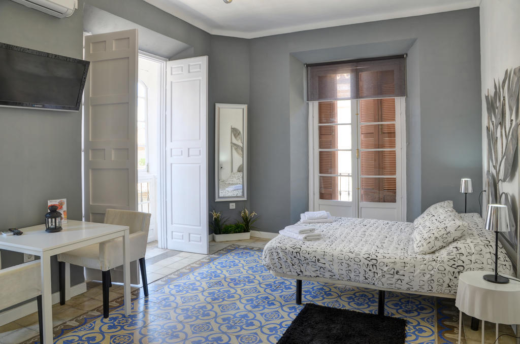 Apartamentos Gold Málaga Oda fotoğraf